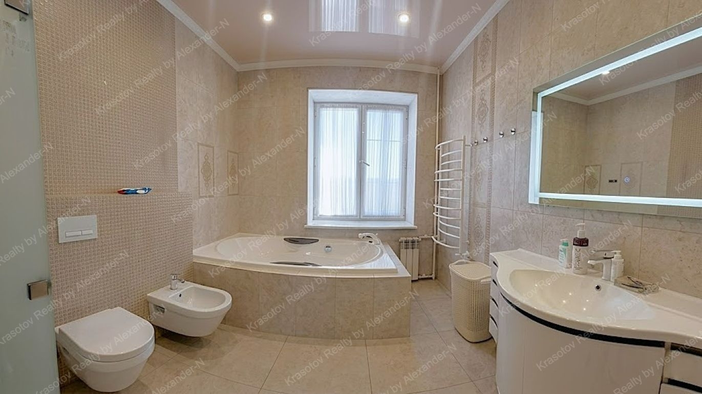 продажа многокомнатной квартиры номер A-174795 в Приморском районе, фото номер 32